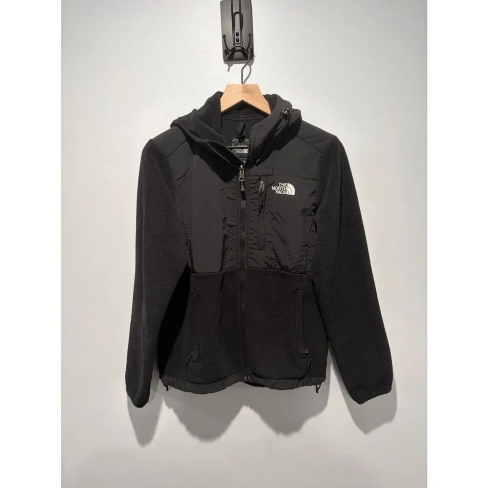 The North Face Denali Black Hooded Fleece Jacket with Chest Logo S